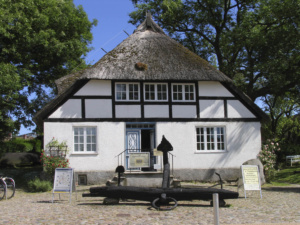 Traditionelles Rohrgedecktes Haus